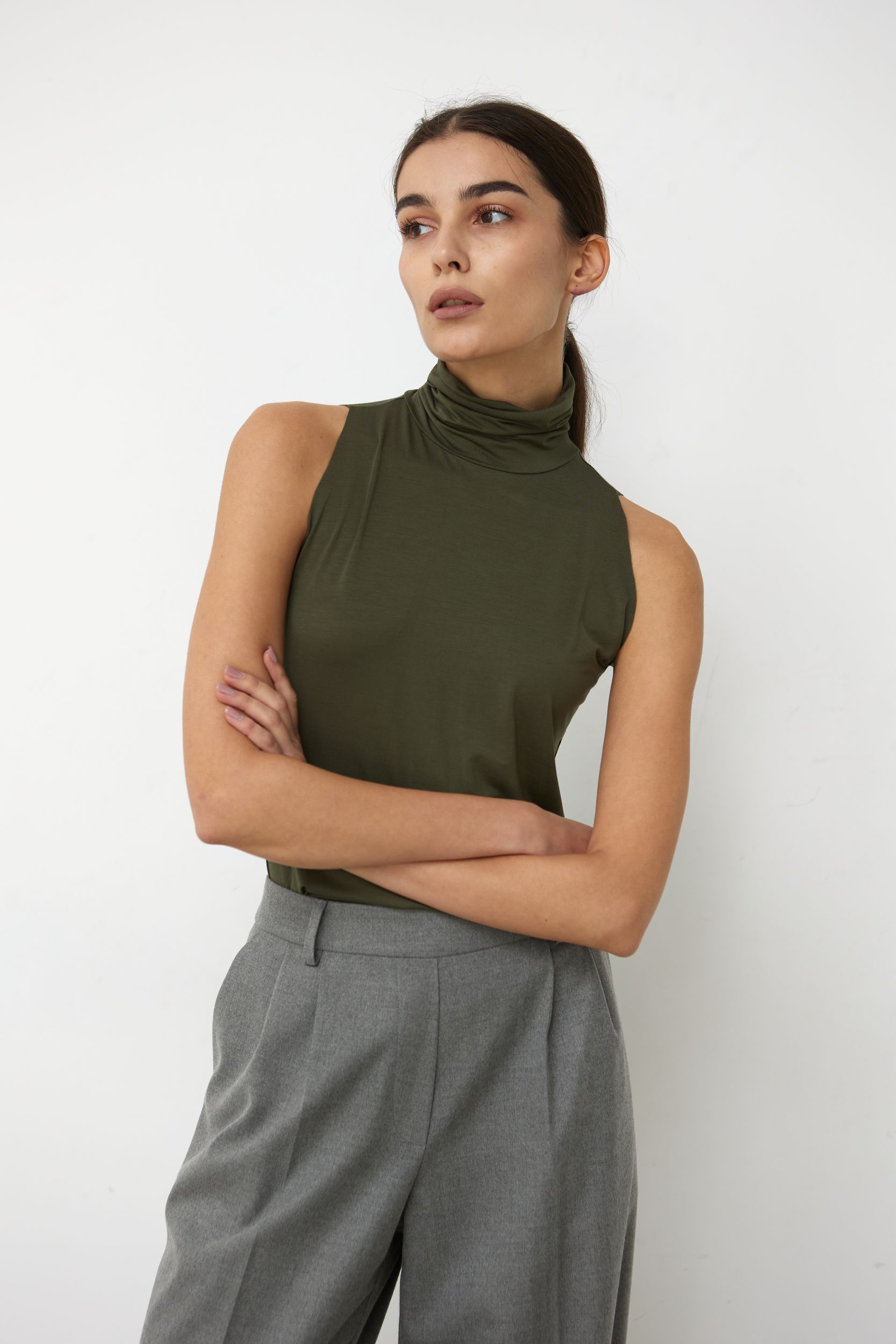 Топ MIIST HIGH NECK без рукавов