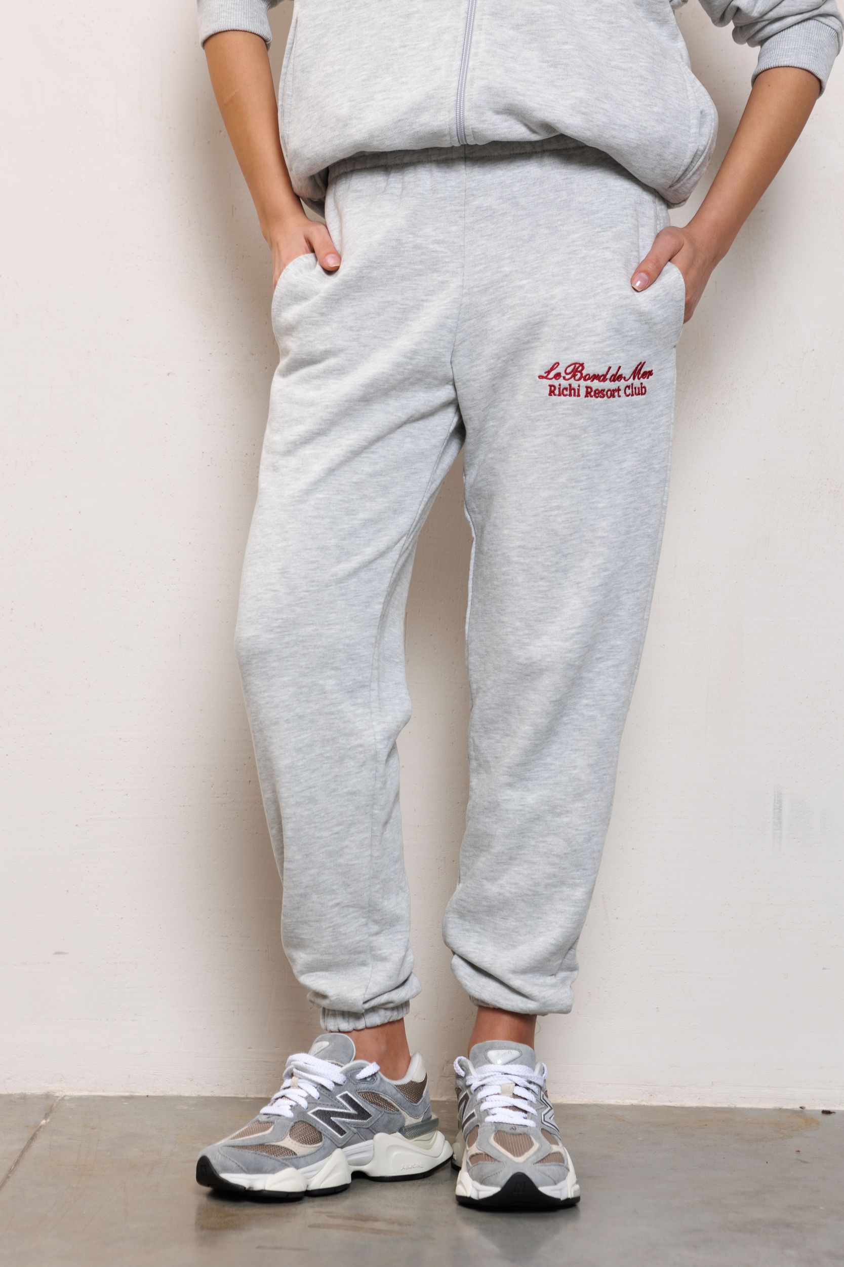 Джоггеры из премиального хлопка с красной вышивкой LE BORD