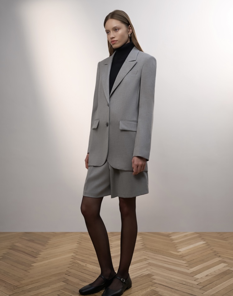 Жакет прямого кроя с двумя пуговицами