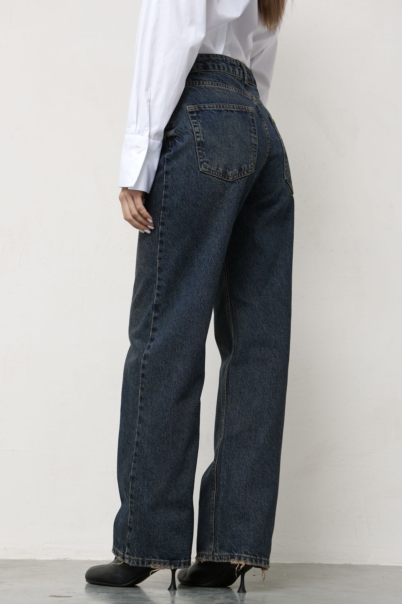 Джинсы STRAIGHT в винтажными потертостями