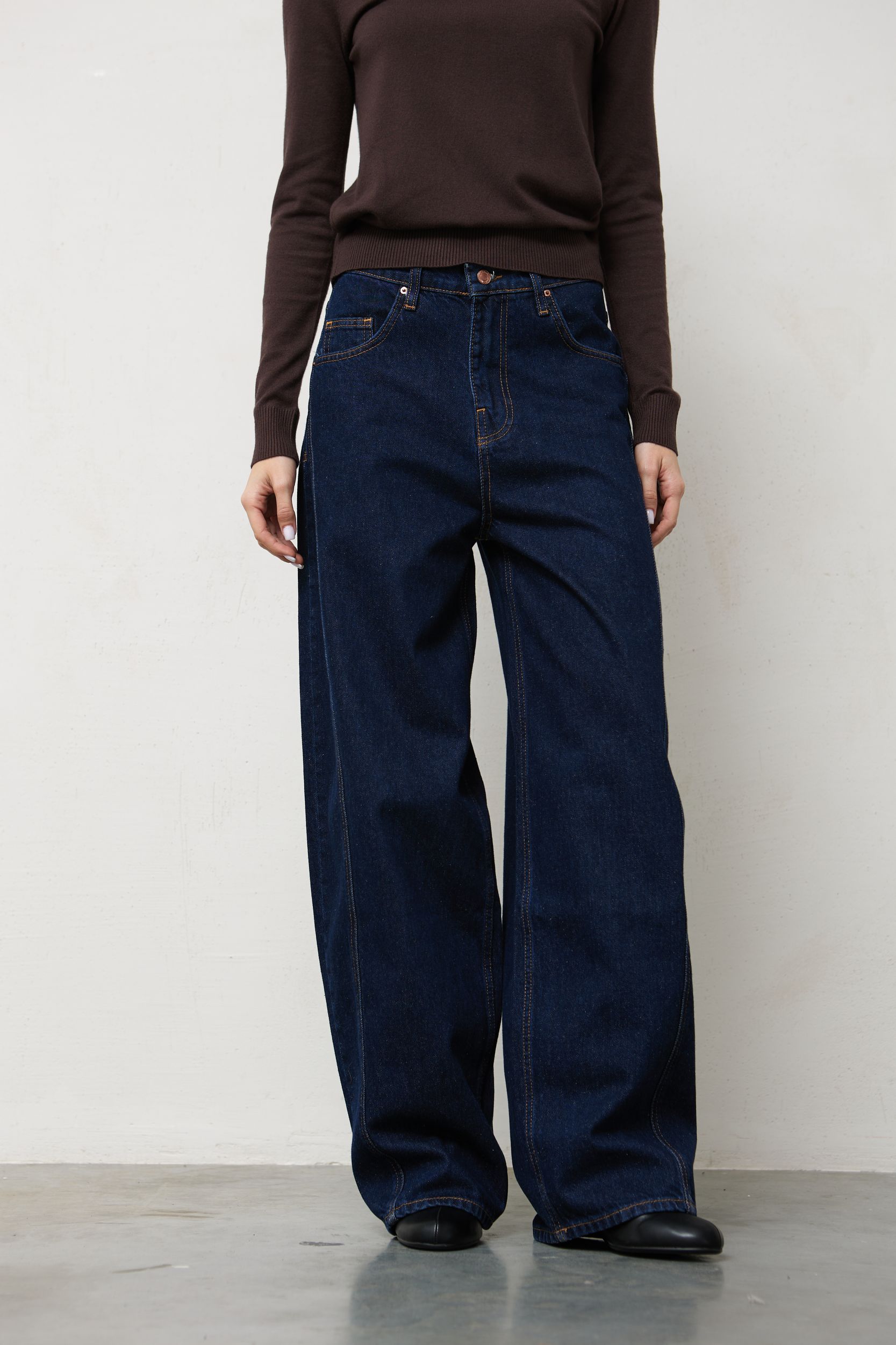 Джинсы BARREL FIT с контрастной строчкой