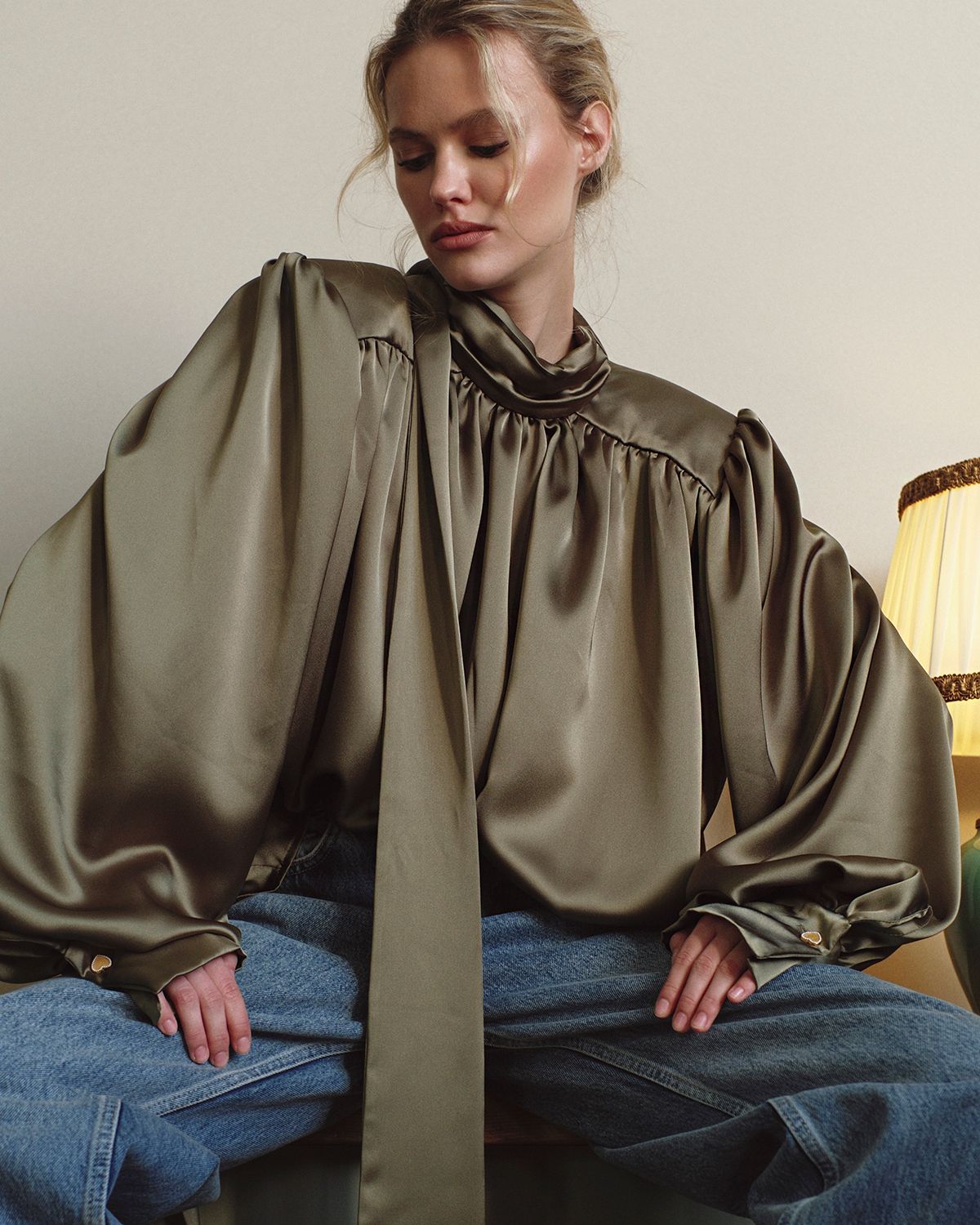 Блуза OLIVE MUSE с шарфом