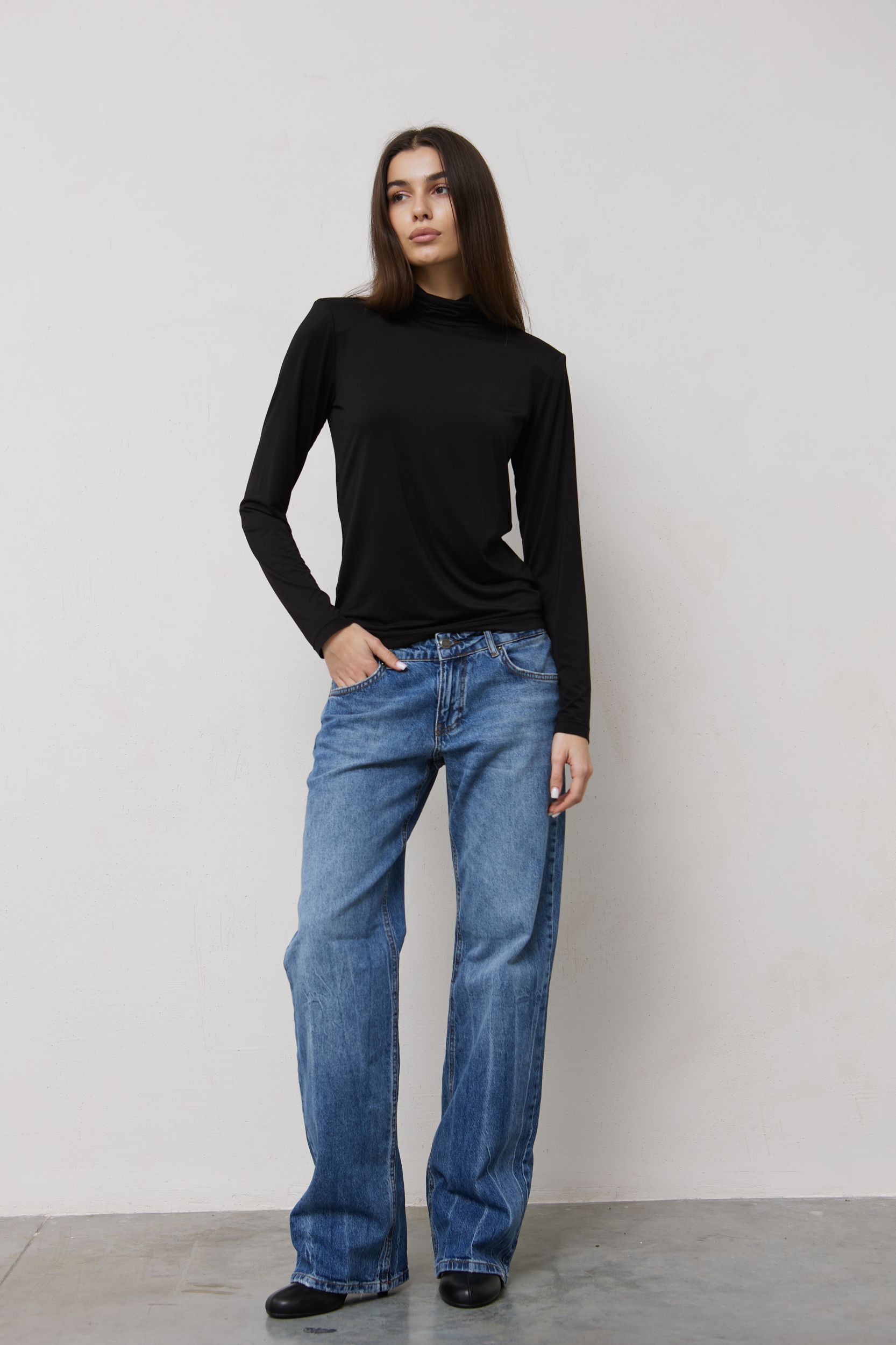 Джинсы MID RISE STRAIGHT